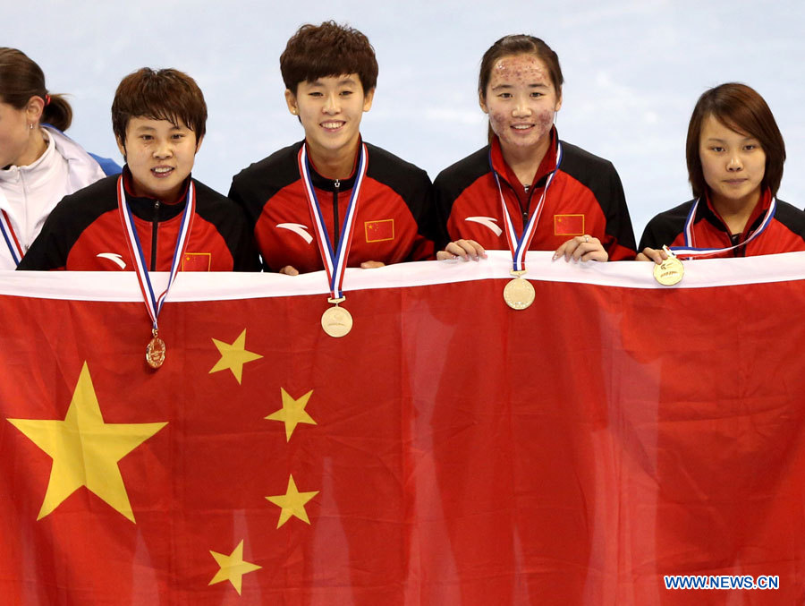 L'équipe chinoise remporte le relais 3000m de la coupe du monde de patinage de vitesse sur piste courte (4)