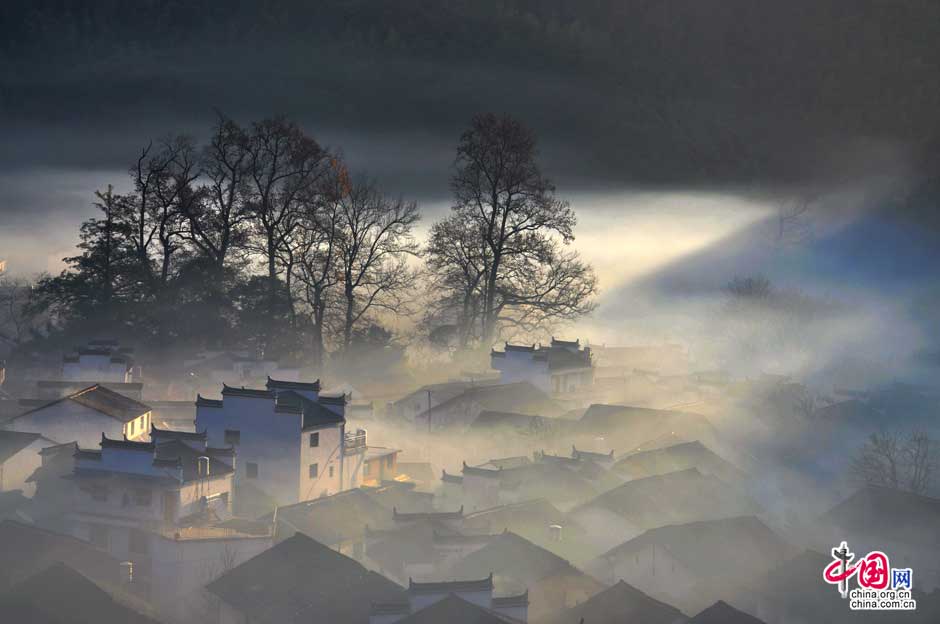 Féérique : le plus beau village de Chine sous la brume