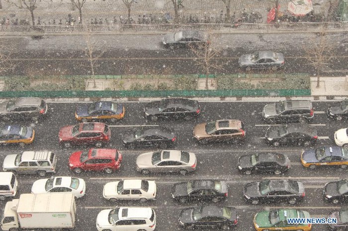 Photo prise le 12 décembre 2012 à Beijing, capitale de la Chine. Des chutes de neige ont frappé Beijing mercredi.