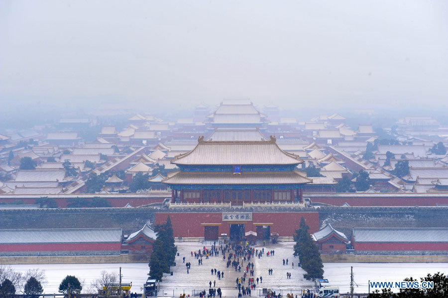 La Cité interdite sous la neige, à Beijing, capitale chinoise, le 12 décembre 2012. Une chute de neige a touché la ville mercredi. (Photo/Chen Haitong)