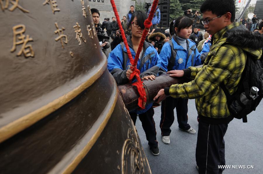 Les sirènes retentissent dans l'est de la Chine pour marquer l'anniversaire du massacre de Nanjing  (4)