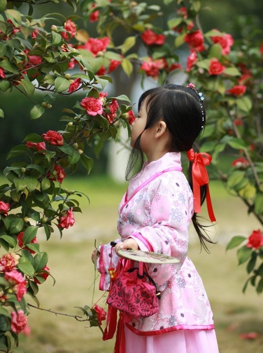 Adorable ! Une petite fille en costume traditionnel chinois (9)
