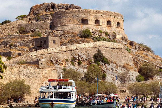 L'île de Crète, GrèceLa célébration du 100e anniversaire du rattachement de l'île de Crète à la Grèce sera organisée le 1er décembre 2013.