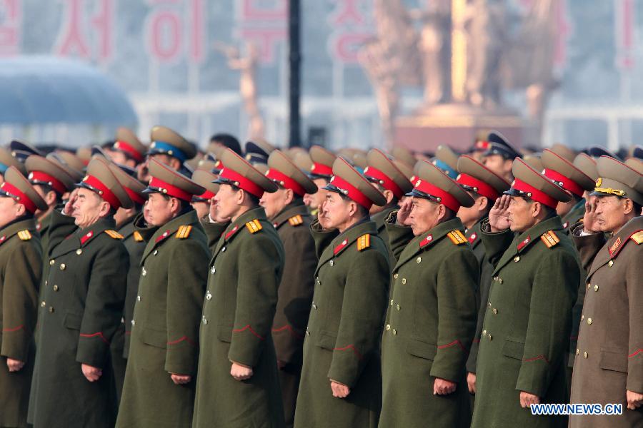Le haut dirigeant de la RPDC et le peuple rend hommage à feu Kim Jong Il (2)