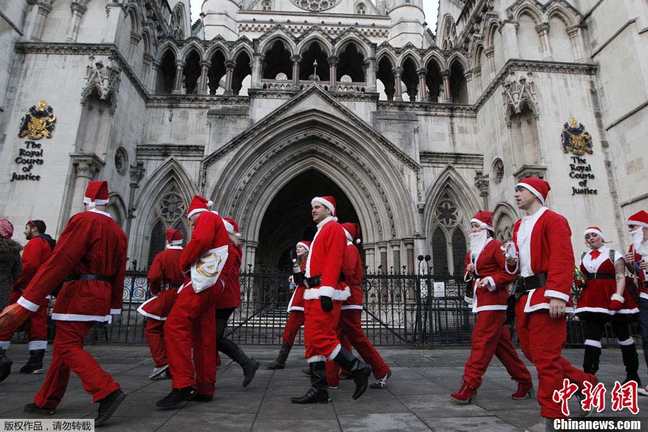 Défilé de pères Noël à Londres (6)