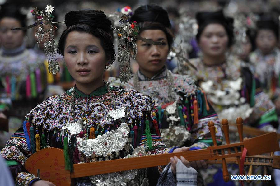 Le 18 décembre, les habitants de l'ethnie Dong participent à une parade de la fête du Sama dans le district Rongjiang du Guizhou en Chine. (Xinhua/Ou Dongqu)