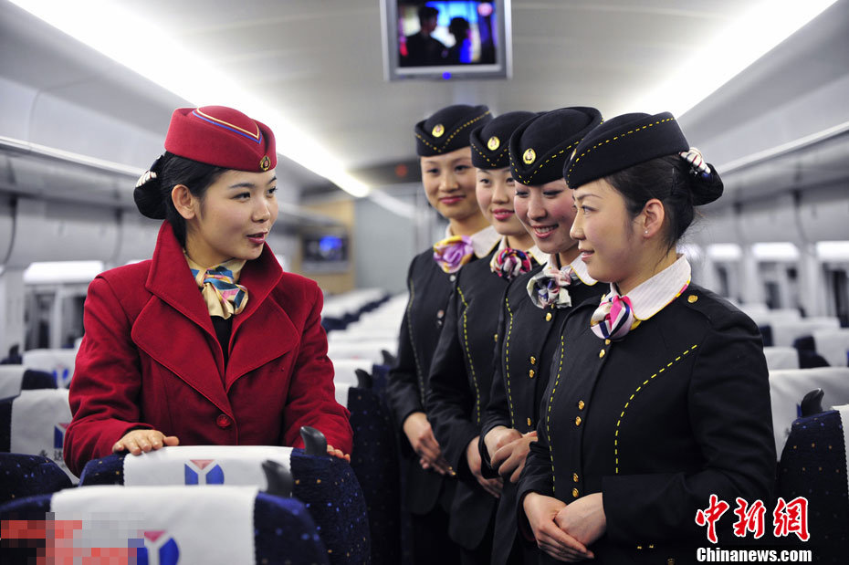 En images : Des hôtesses à bord du TGV Beijing – Guangzhou (3)