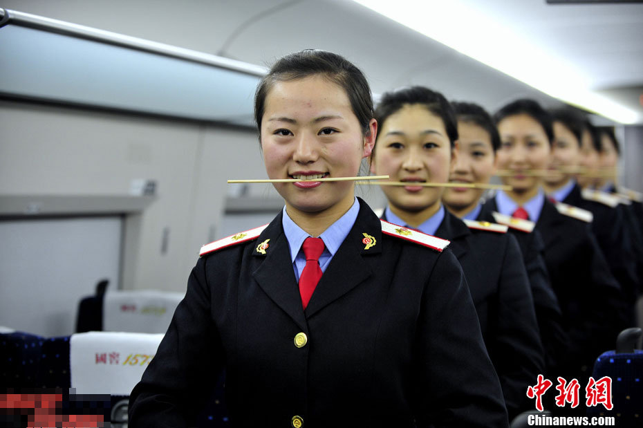 En images : Des hôtesses à bord du TGV Beijing – Guangzhou (2)