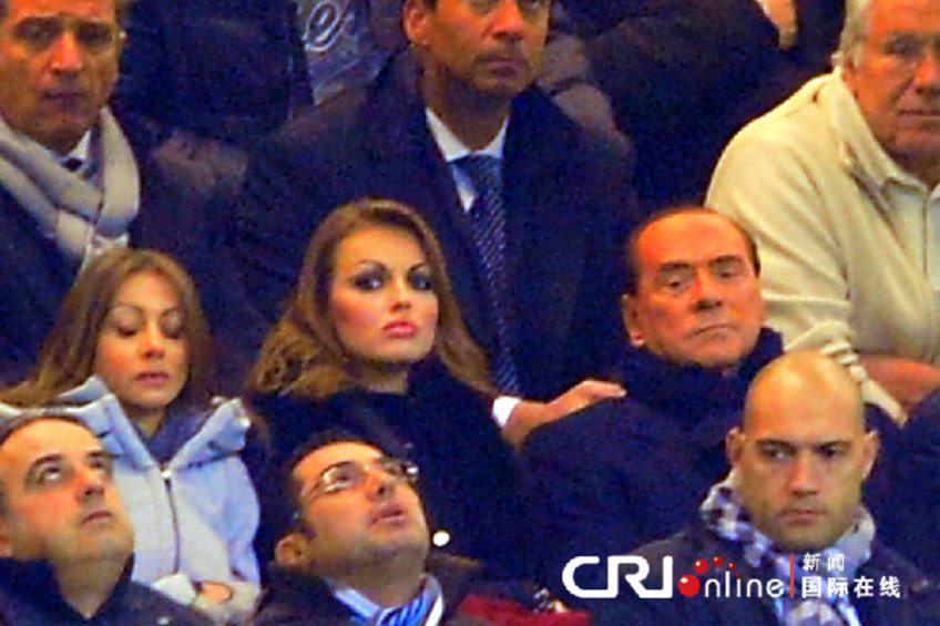 Berlusconi annonce ses fiançailles avec Francesca, sa compagne de 27 ans (3)