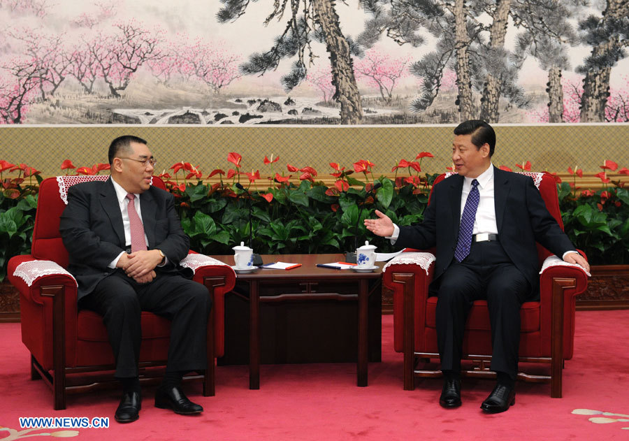 Xi Jinping rencontre le chef de l'exécutif de Macao (2)