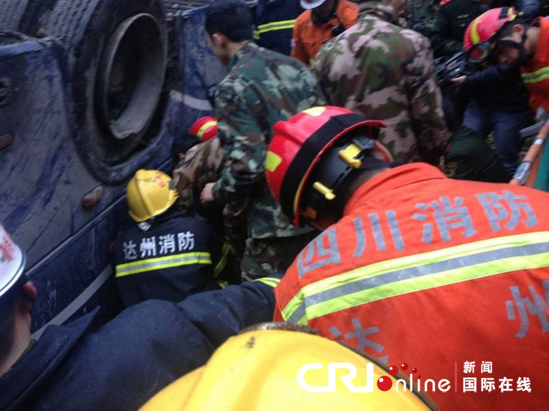 Chine : 5 morts et 27 blessés suite à la chute d'un autobus dans un ravin  (2)