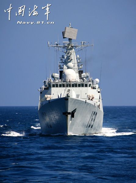 Une flottille de contre-torpilleurs en formation de bataille numérique (7)