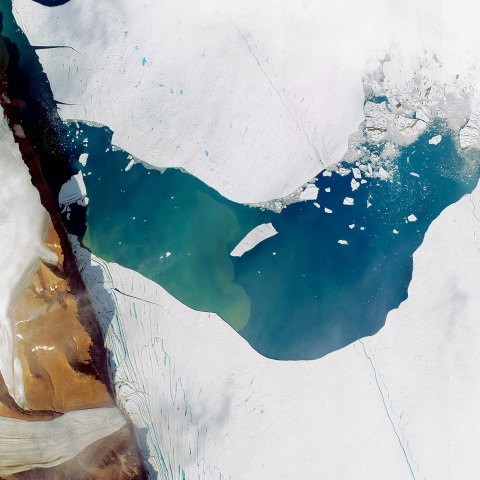 Le 19 juillet 2012, un iceberg gigantesque se détache du glacier de Petermann du Groenland.