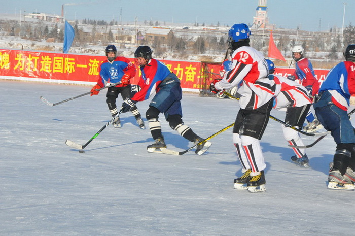 Compétition de hockey sur glace entre jeunes Chinois et Russes à Manzhouli (4)