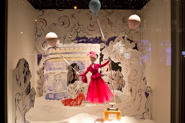 Dior : un défilé de poupées magnifique pour Noël (12)