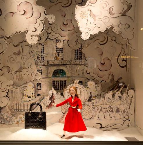 Dior : un défilé de poupées magnifique pour Noël (6)