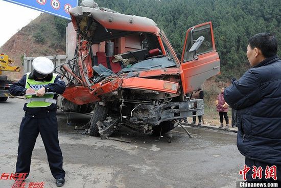 Chine: sept morts et quatorze blessés dans un accident de la route dans le sud-ouest  (2)