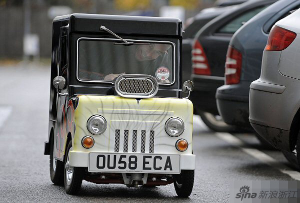 Une voiture minuscule à ressort immatriculée sur les routes britanniques (3)