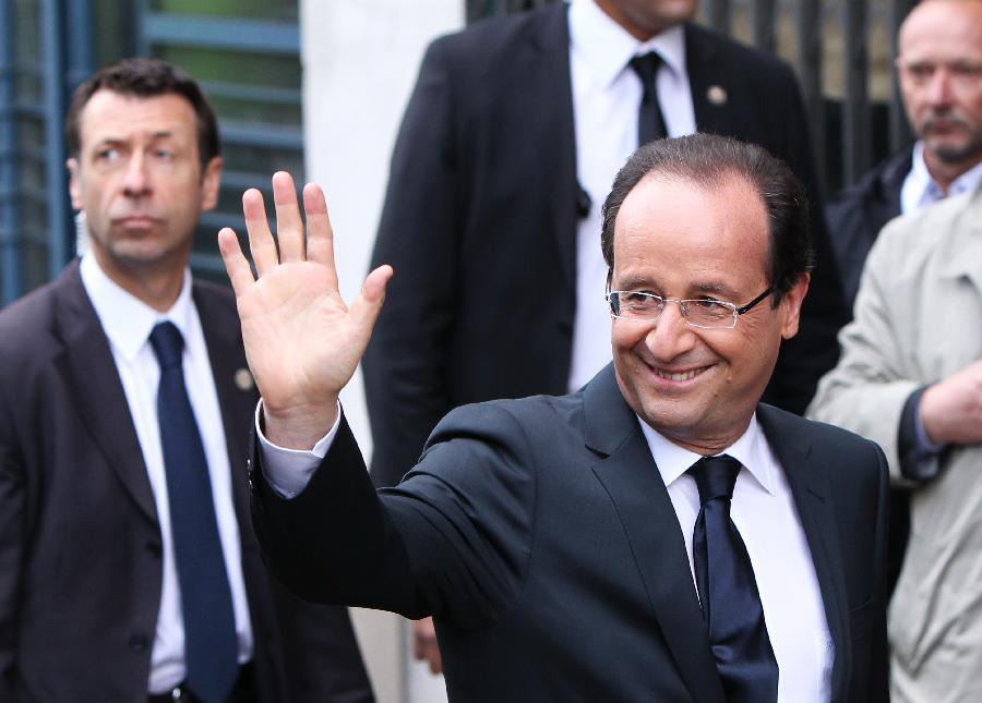 Après avoir battu le président Bling-bling Nicolas Sarkozy dans l'élection présidentielle, Monsieur Tout-le-monde François Hollande est devenu le nouvel occupant de l'Elysée.