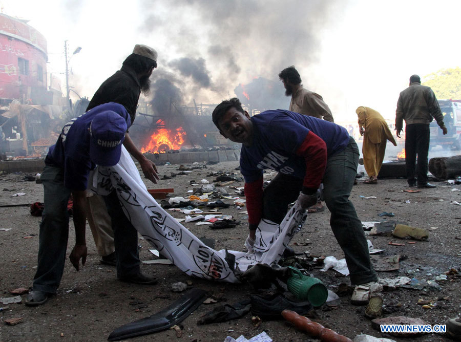 Cinq morts et 45 blessés dans l'explosion d'un bus au Pakistan  (2)