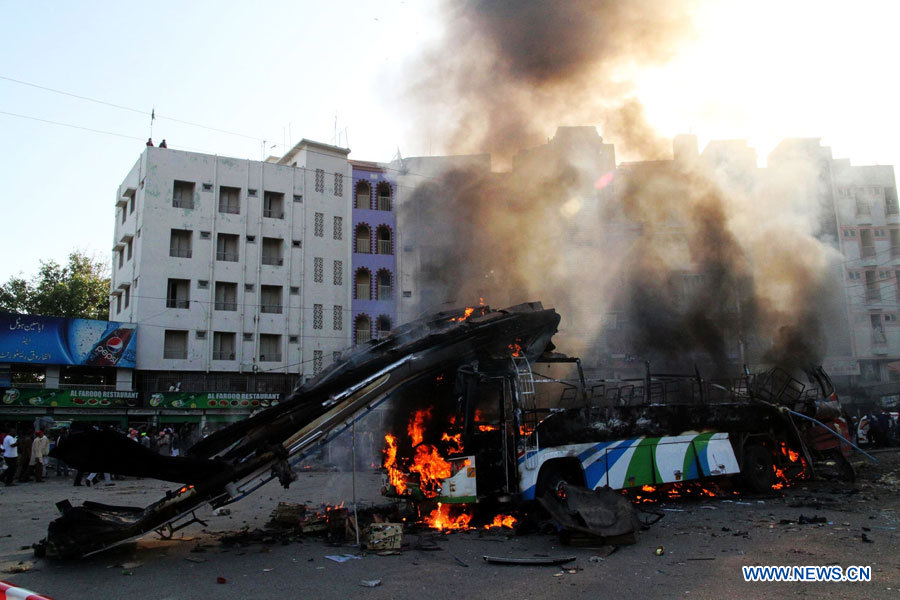 Cinq morts et 45 blessés dans l'explosion d'un bus au Pakistan  (3)