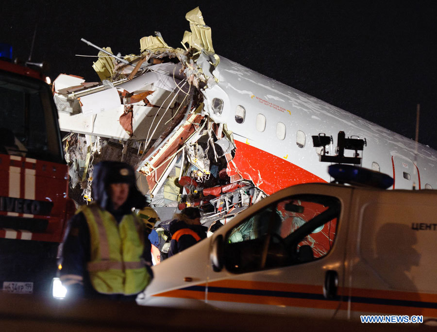 Russie: un avioin sort de piste à un aéroport de Moscou: quatre morts  (5)