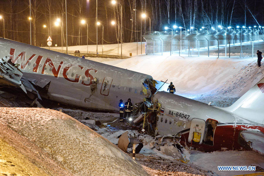 Russie: un avioin sort de piste à un aéroport de Moscou: quatre morts 