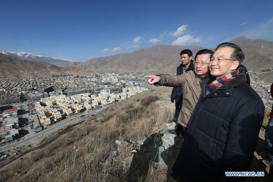 Wen Jiabao présente ses voeux du Nouvel An aux habitants de Yushu  (3)