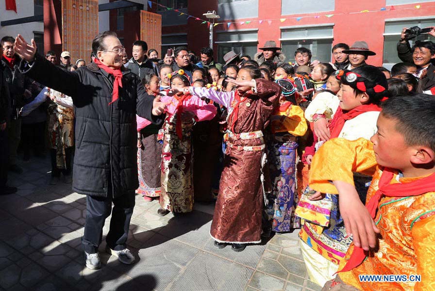 Wen Jiabao présente ses voeux du Nouvel An aux habitants de Yushu  (5)