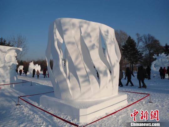 Concours de sculptures de neige à Harbin : l'équipe française remporte le titre