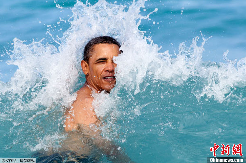 Obama sur la plage ! Le président américain passe ses vacances à Hawaï (2)