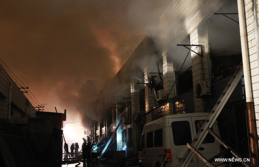 Chine : le bilan de l'incendie dans un marché de Shanghai s'alourdit à six morts 