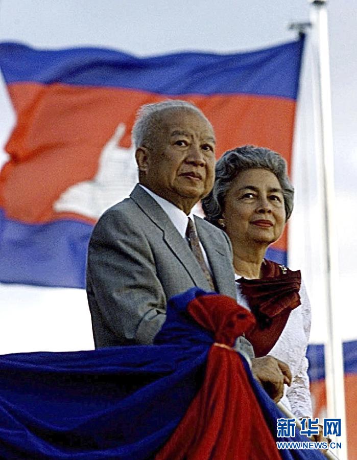 Une photo de l'ex-roi du Cambodge Norodom Sihanouk, en comapagnie de son épouse. Il est décédé, le 15 octobre 2012 à Beijing, à l'âge de 90 ans. (Xinhua/Reuters)