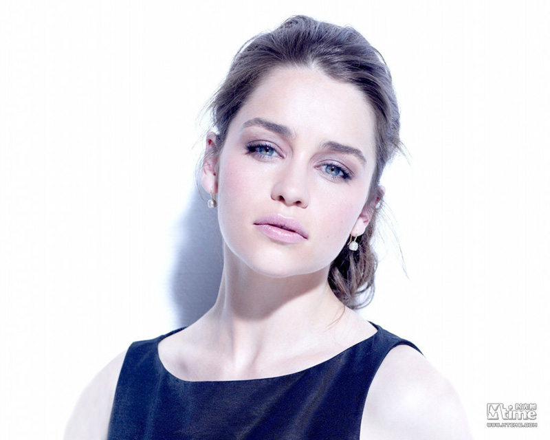 1 Emilia Clarke. Elle a joué le rôle de Daenerys Targaryen dans la série Le Trône de fer.