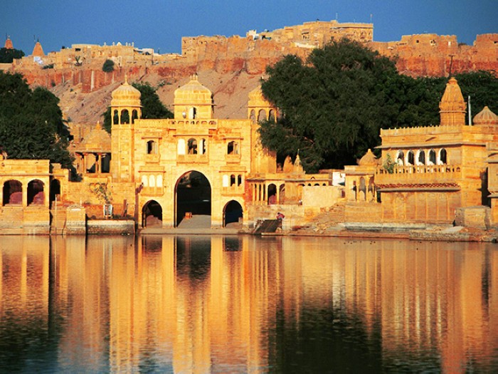 Mars : l'ambiance du festival à Rajasthan, IndeEn mars, le festival Holi est un événement national qui a pour but d'accueillir le printemps. Les Indiens se jettent des pigments de couleurs lors de cette célébration du début du printemps.