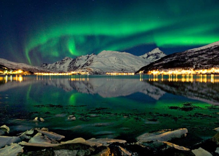 Février : à la découverte de l'aurore boréale.Admirer l'aurore boréale sur la mer proche le long des côtes norvégienne en février sera sans aucun doute une des expériences les plus inoubliables de votre vie.