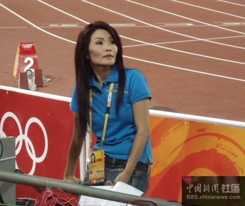 Dong Rina, une journaliste sportive