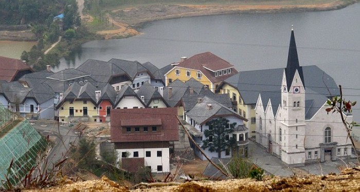 Un village chinois dans le Guangdong qui copie celui de Hallstatt en Autriche