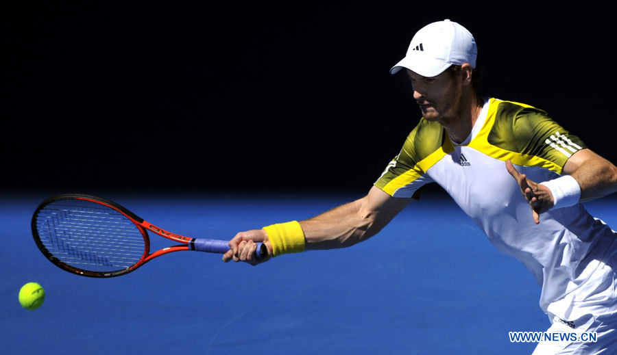 Le Britannique Andy Murray s'est qualifié pour le deuxième tour de l'Open d'Australie en battant mardi à Melbourne le Néerlandais Robin Haase en trois sets.