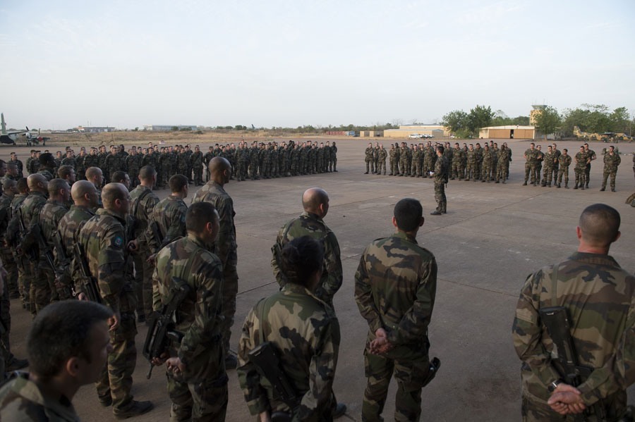 1700 soldats français dans l'opération Serval, dont 800 au Mali (ministre français de la Défense) (3)