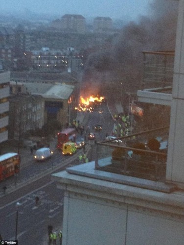 Un hélicoptère s'écrase dans le centre de Londres (3)