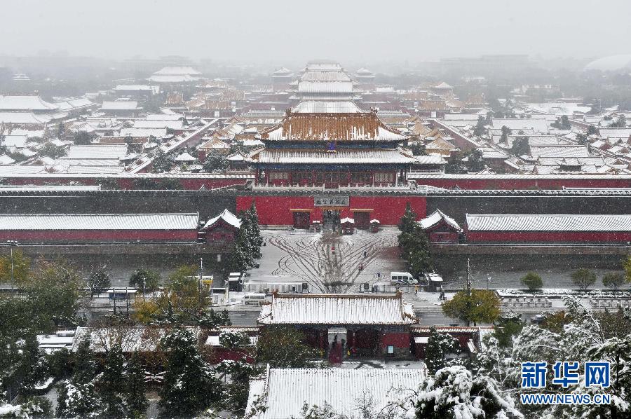 Les fortes chutes de neige au début du mois de novembre. Du 2 au 4 novembre, Beijing et la province du Hebei ont dû lancer des alertes rouges aux tempêtes de neige.