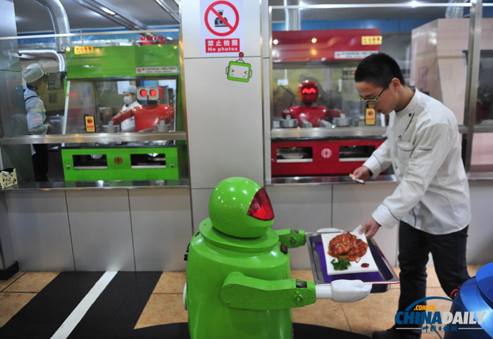 Un restaurant de robots à Harbin attire un grand nombre de clients (4)