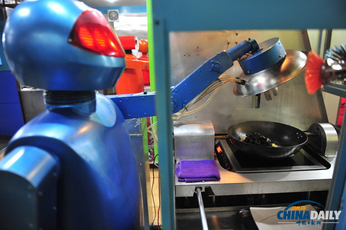Un restaurant de robots à Harbin attire un grand nombre de clients (2)