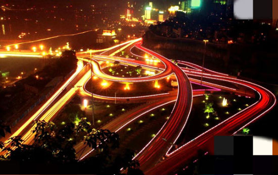 Chongqing (sud-ouest de la Chine)Venez y admirer les jolies femmes le jour, et les illuminations nocturnes la nuit.