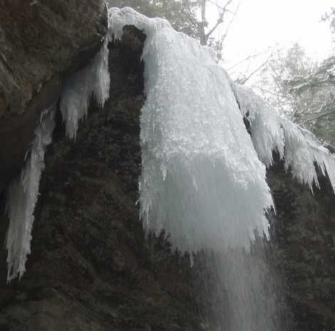 La cascade de l'Old Man's Cave, dans l'Ohio, aux États-Unis