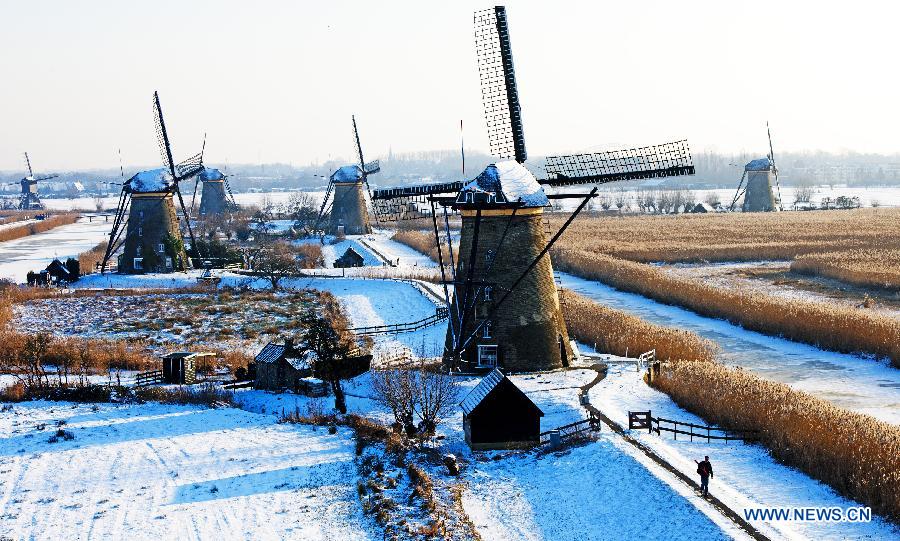Pays-Bas: paysages de neige à Kinderdijk
