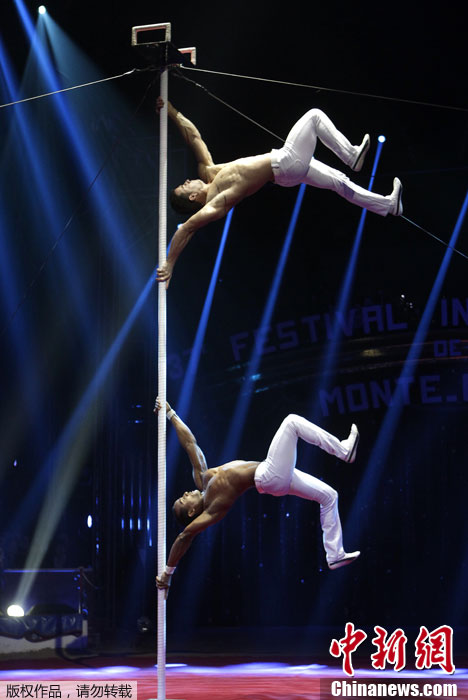 La troupe acrobatique de Beijing se présente à Monte-Carlo (7)