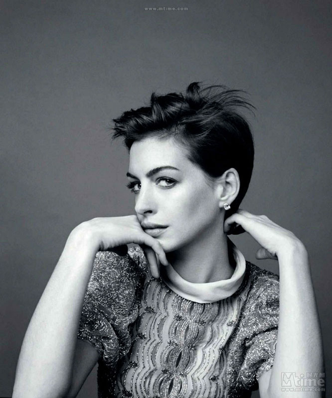 Anne Hathaway pose pour Harper's Bazaar UK  (2)