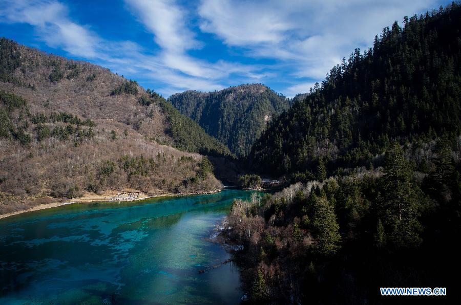 Photo prise le 19 janvier 2013 montrant de beaux paysages de l'hiver dans la vallée de Jiuzhaigou, dans la province du Sichuan (sud-ouest de la Chine)